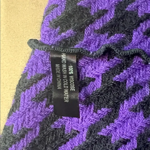 Houndstooth Infinity Scarf - Picture 3 of 3